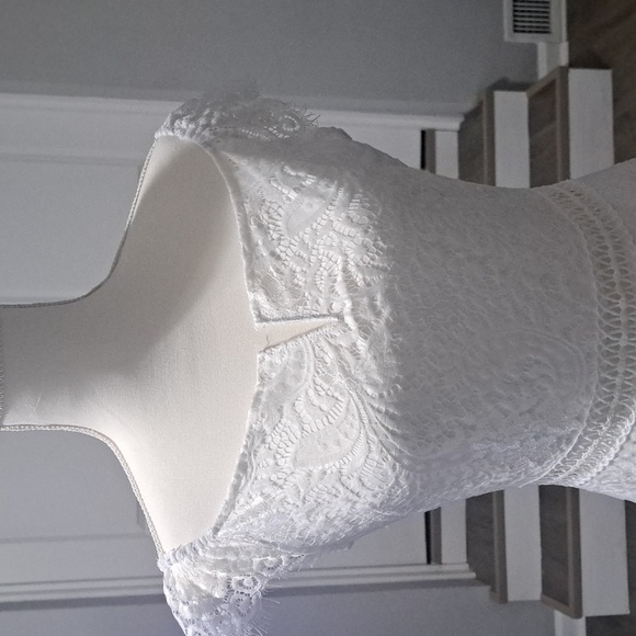 ALLANDWELL Women's Elegant Floral Lace VNeck Short Sleeve Knee-length Dress NWT - Picture 3 of 10